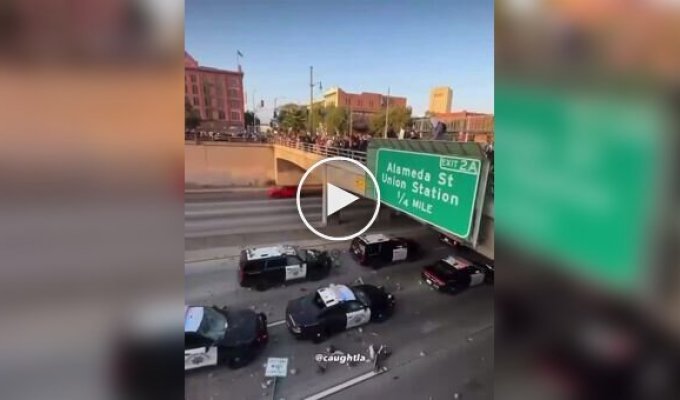 Необычная засада на полицейских в США