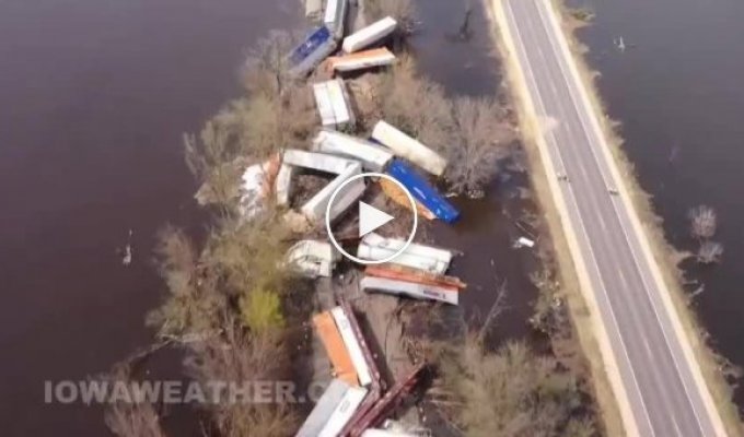 Another freight train derailed in the USA