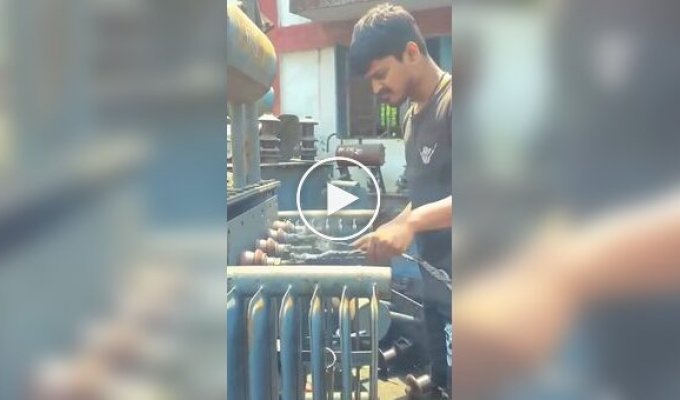 An Indian resident who laughs in the face of danger