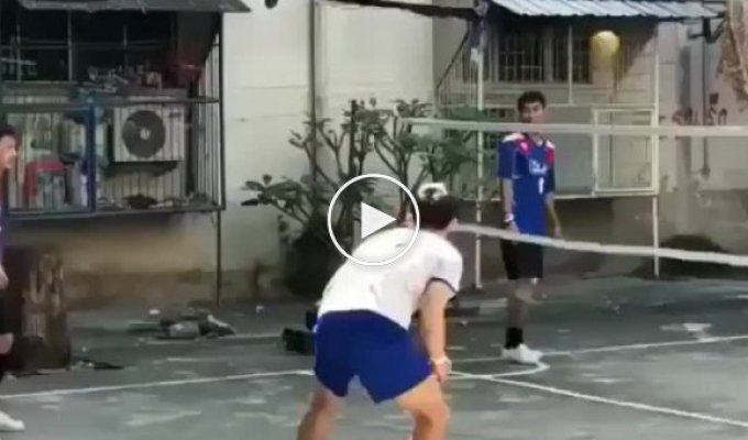 Азиатский волейбол ногами
