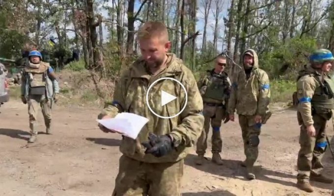 Наши воины нашли кучу рукописных писем русских детей, адресованных русским солдатам