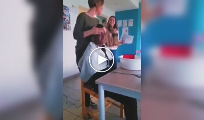 В соцмережах обговорюють повідомлення про безкоштовні процедури для мігрантів в Іспанії