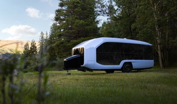 Apple and Tesla engineers presented a 7-meter electric camper (6 photos + 1 video)