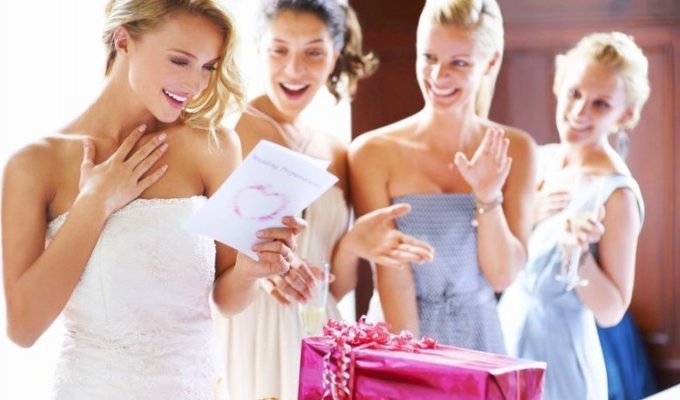 Отличный способ проверить дружбу — подарите на свадьбе подписанный конверт (1 фото)