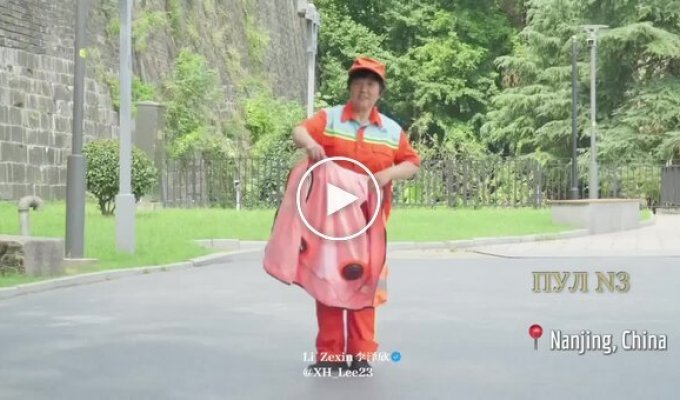 Utility workers in China are being issued cooling vests