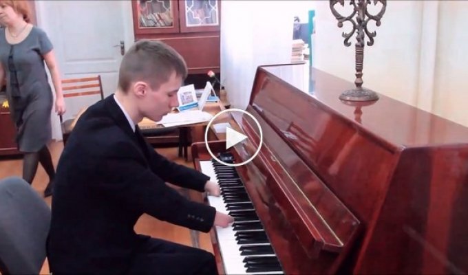 15-летний пианист без пальцев поразил зрителей в самое сердце