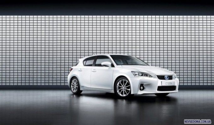 Новый Lexus CT 200h (3 фото)