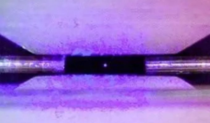 One atom in the lens: physicists have captured an image of a single strontium atom (photo)