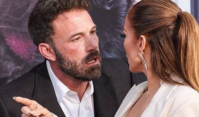 Ben Affleck and Jennifer Lopez had a fight in public - the actor freaked out in front of everyone (2 photos + video)
