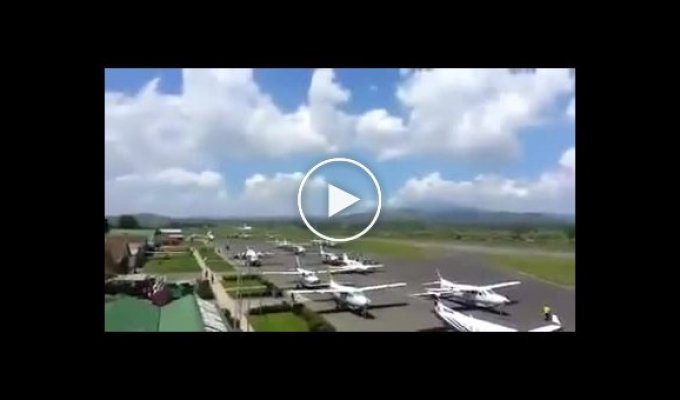 Взлет Boeing 767 с маленького аэропорта