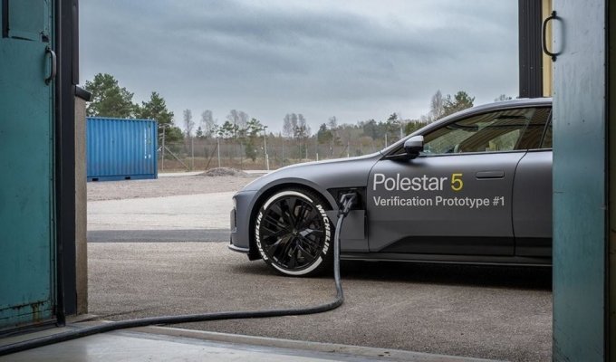 Polestar demonstrated charging an electric car in 10 minutes (2 photos + 1 video)