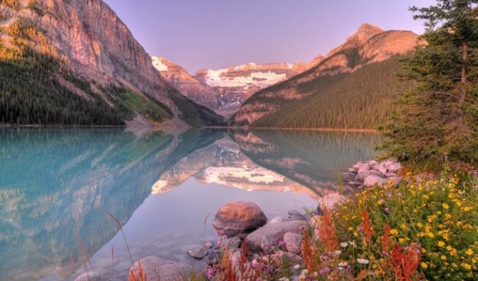 The Stunning Beauty of Lake Louise (30 Photos)