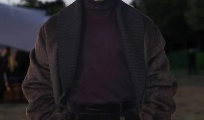 People назвал «самым сексуальным мужчиной» звезду сериала «Бриджертоны» Джонатана Бейли (2 фото)