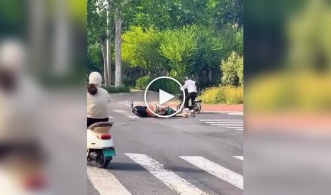 Не помогать - это тоже помогать