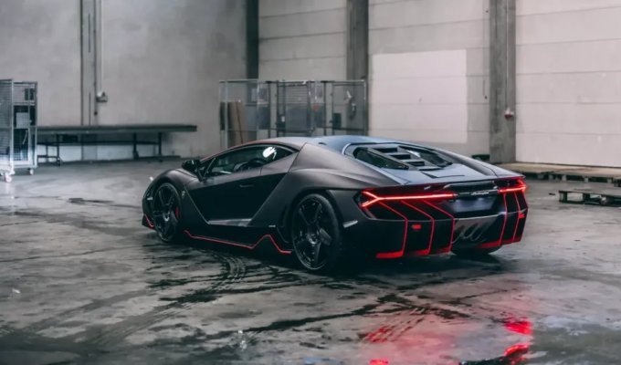 Дуже рідкісний суперкар Lamborghini виставлять на аукціон.