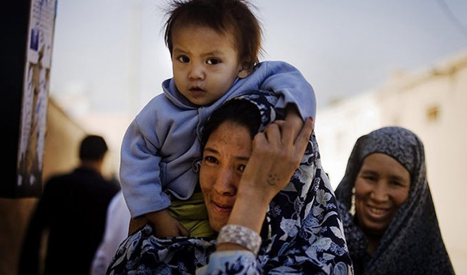 Охрана материнства и детства в Афганистане (13 фото)