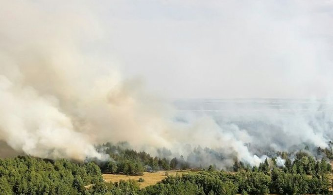 Десятки частных домов горят в Ростове-на-Дону (13 фото)