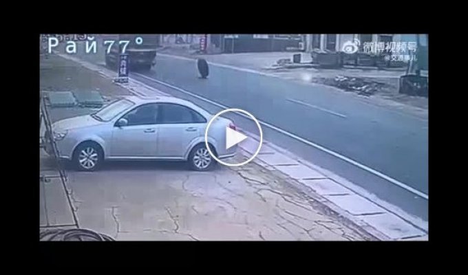 A blown tire splits a van in two at high speed in China