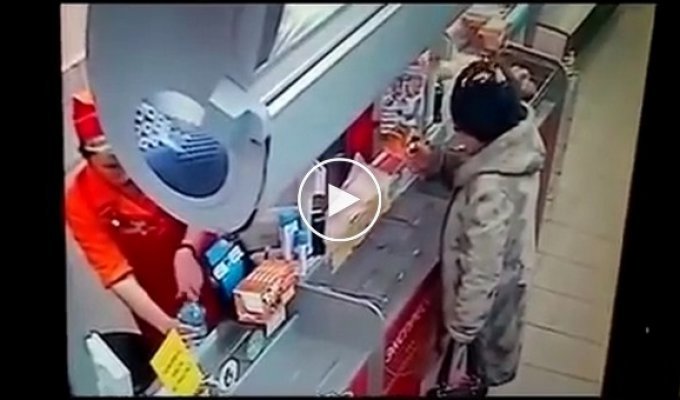 Пенсионерка подожгла себя в супермаркете. Мурманск