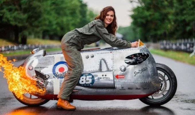 Breathes fire and resembles a fighter jet: what the most unusual BMW motorcycle looks like (2 photos + 1 video)