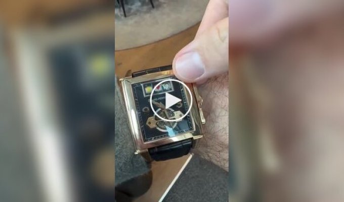 Наручний годинник з «одноруким бандитом»