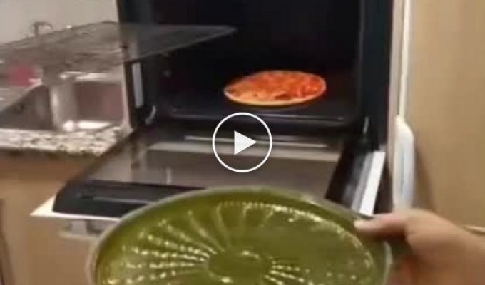 Как оболтусы пиццу разогревали