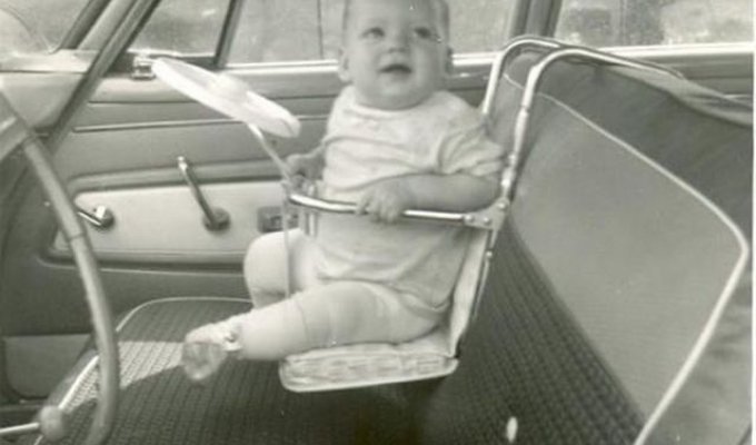 Пользователь показал детские автокресла в 1960-х годов и удивил народ (7 фото)