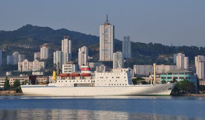 Вонсан – крупнейший морской порт Северной Кореи (51 фото)