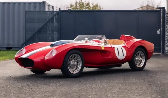 Детский автомобиль Ferrari 250  Testa Rossa продали за  рекордную сумму (7 фото)