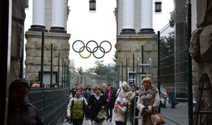 Символ Олимпиады 2014 в Сочи - Забор! (12 фото)