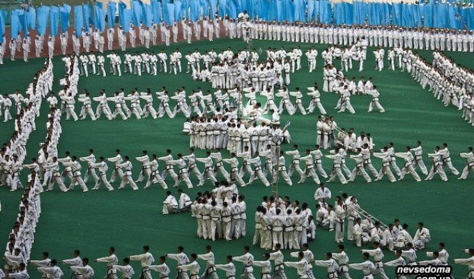 Северная Корея. Грандиозное шоу гимнастов (51 фотография)