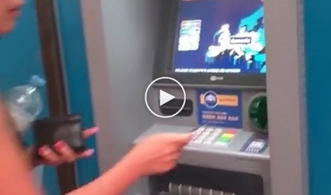 Специалист по кибербезопасности во время своего отпуска обнаружил скиммер на одном из банкоматов  