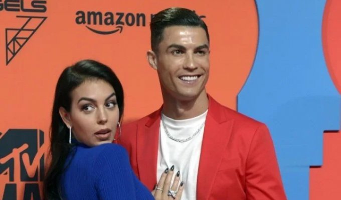 Ronaldo's Nude Wife: Georgina Rodriguez Waited 10 Years for Him to Finally Do It (20 Photos)