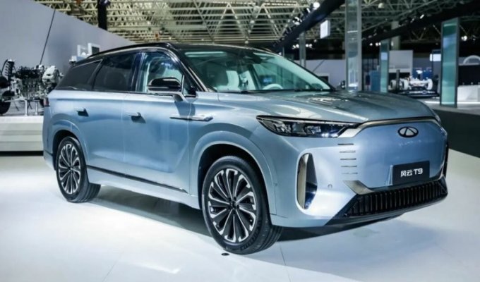 Chery presented a hybrid crossover with a power reserve of 1321 km (7 photos)