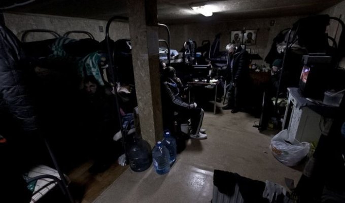 Как живется бездомным в приюте (20 фото)