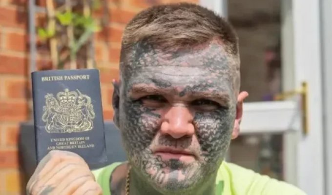Мужчина прилетел в отпуск в Дубай, но его депортировали (4 фото)