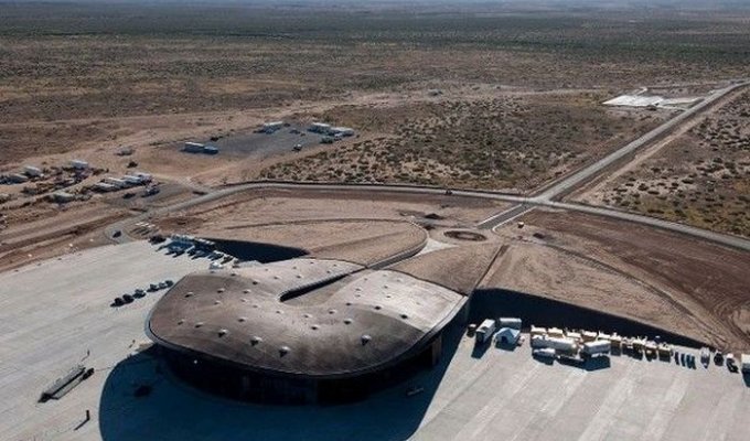 Открылся первый частный космопорт - Spaceport America (6 фото)