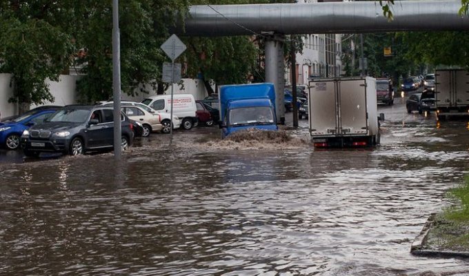 Затопленные улицы в Москве (21 фото)