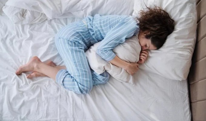 How Your Sleeping Position Could Be Seriously Damaging Your Health (8 photos)
