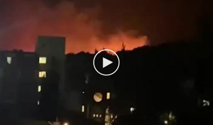 Лесной пожар в Кемере подступил к туристическим районам