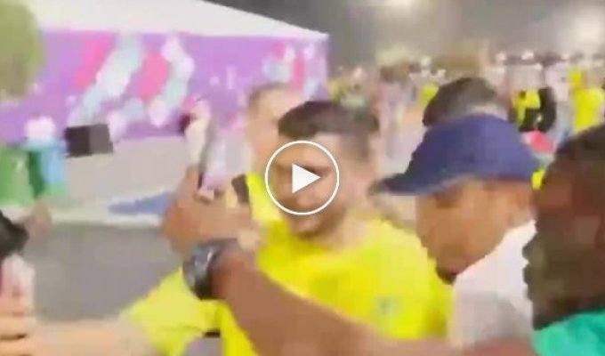 Ex-player of Anzhi and Barcelona Samuel Eto O beat up a football fan