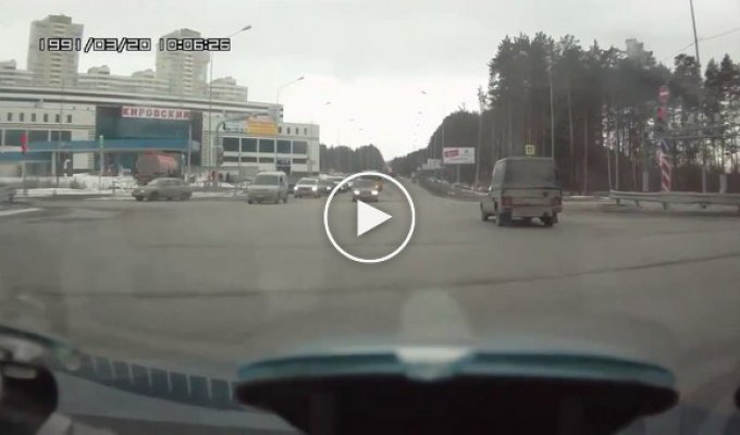 Авария с Уралом в Екатеринбурге