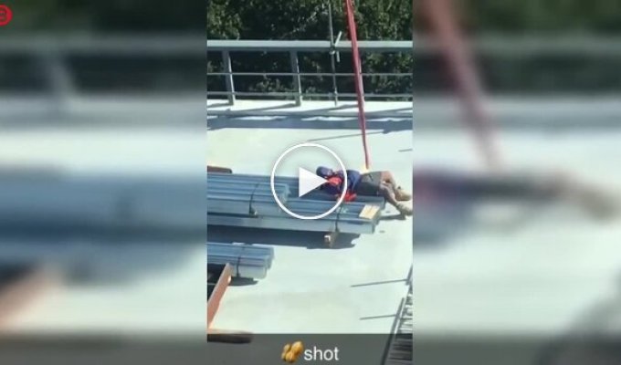Заснул на стройке и получил очень бодрое пробуждение