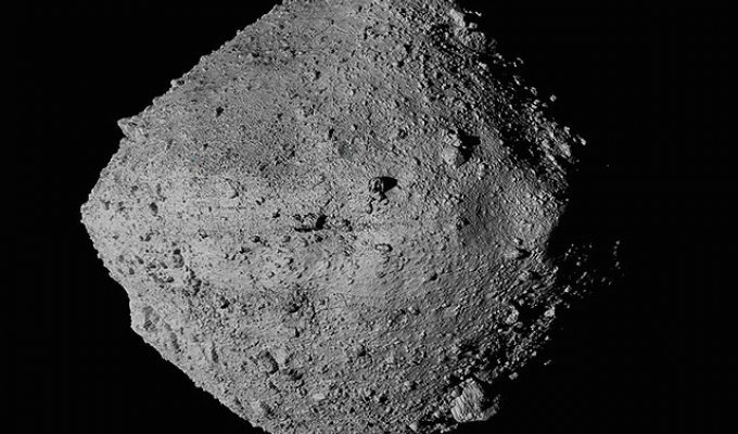 В NASA заявили о приближении к Земле "потенциально опасного" астероида (2 фото)