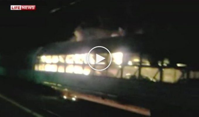 10 новых иномарок сгорело в вагоне товарного поезда