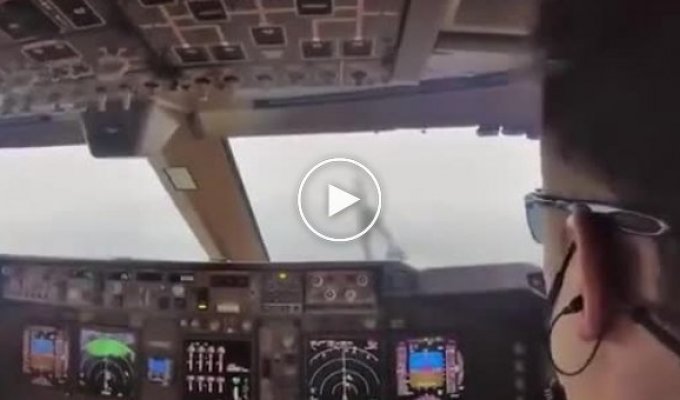 Турбулентность и посадка глазами пилота Boeing 747