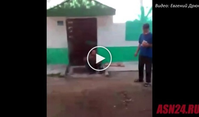 Подростки сняли на видео избиение нетрезвых людей 