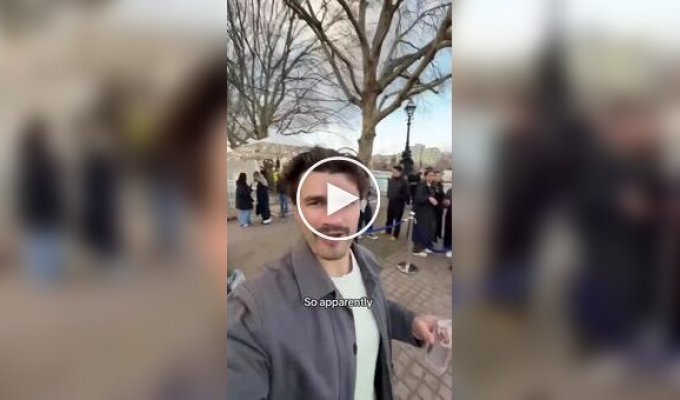 Пивной фонтан установили в центре Лондона