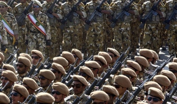 Парад в Иране в честь очередной годовщины Ирано-иракской войны (29 фото)