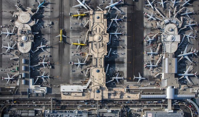 Снимки с воздуха, показывающие ошеломляющую симметрию аэропортов (19 фото)